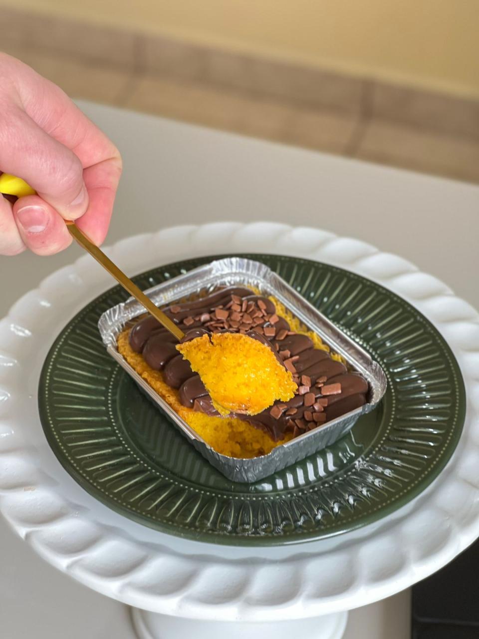 Marmitinha De Bolo De Cenoura Cobertura E Raspas De Chocolate