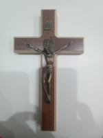 imagem de Crucifixo MDF Cristo Metal +medalha são Bento  22 cm